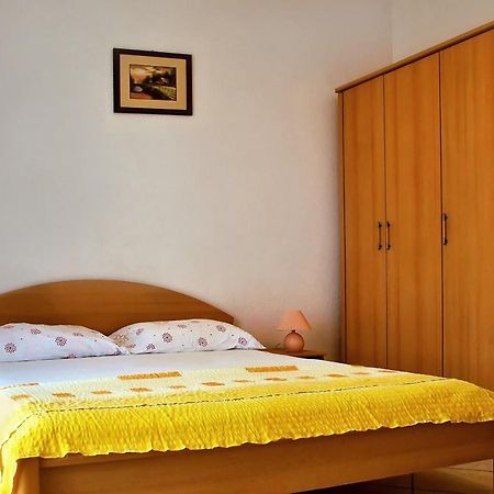 Apartments Iko Omis Luaran gambar