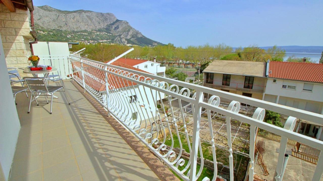 Apartments Iko Omis Luaran gambar