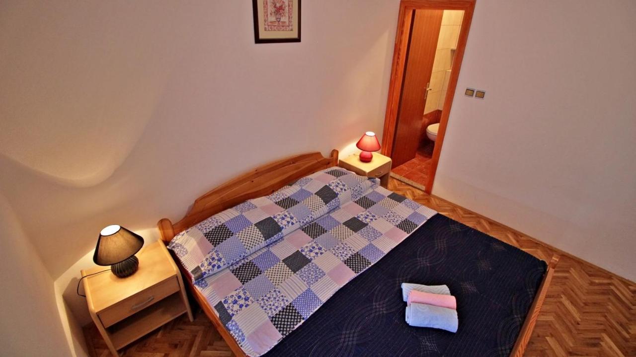 Apartments Iko Omis Luaran gambar
