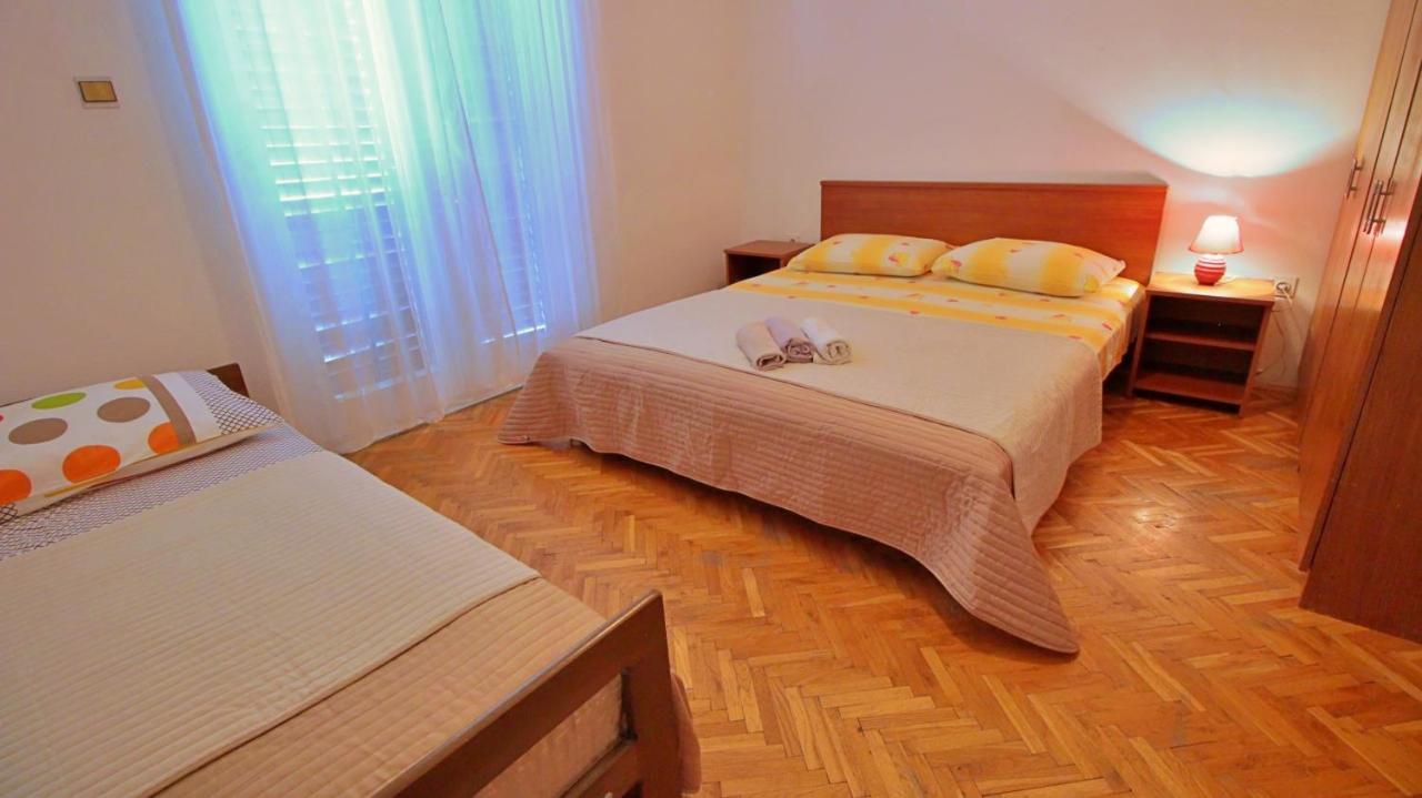 Apartments Iko Omis Luaran gambar
