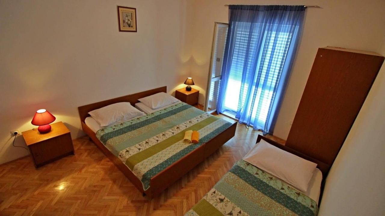 Apartments Iko Omis Luaran gambar