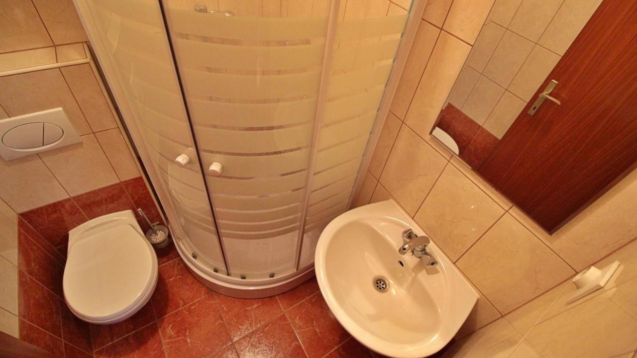 Apartments Iko Omis Luaran gambar