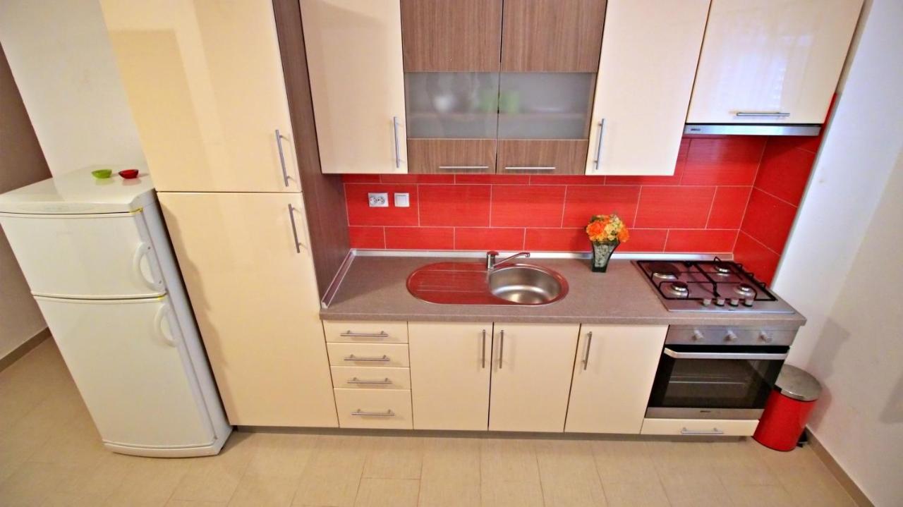 Apartments Iko Omis Luaran gambar