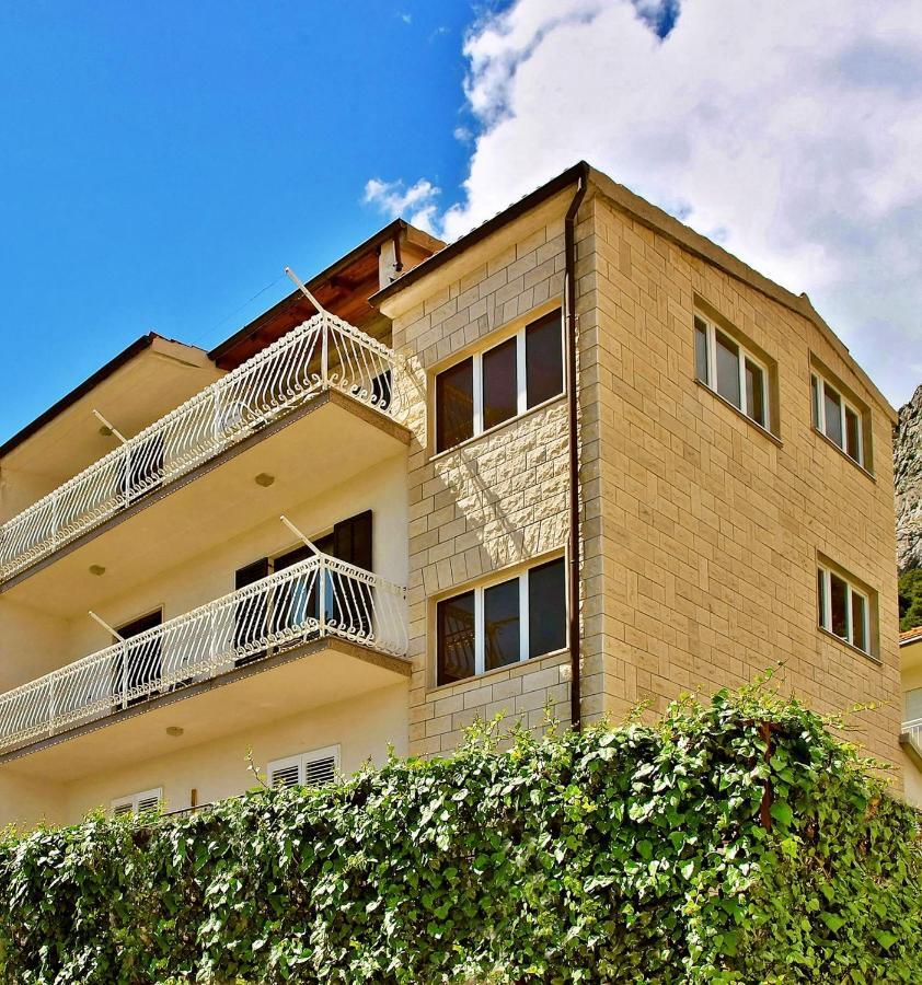 Apartments Iko Omis Luaran gambar